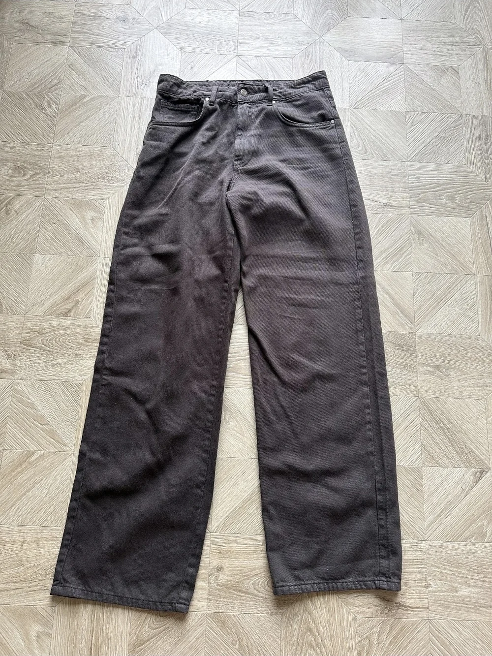 Men's Straight-Leg Jeans in Dark Brown
